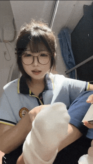 012125q6hfd6i0uqcdfd40.gif